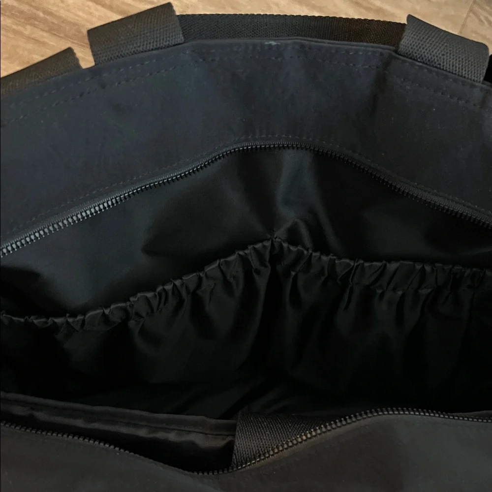 BEIS The Sport Carryall in Black - Picture 7 of 9